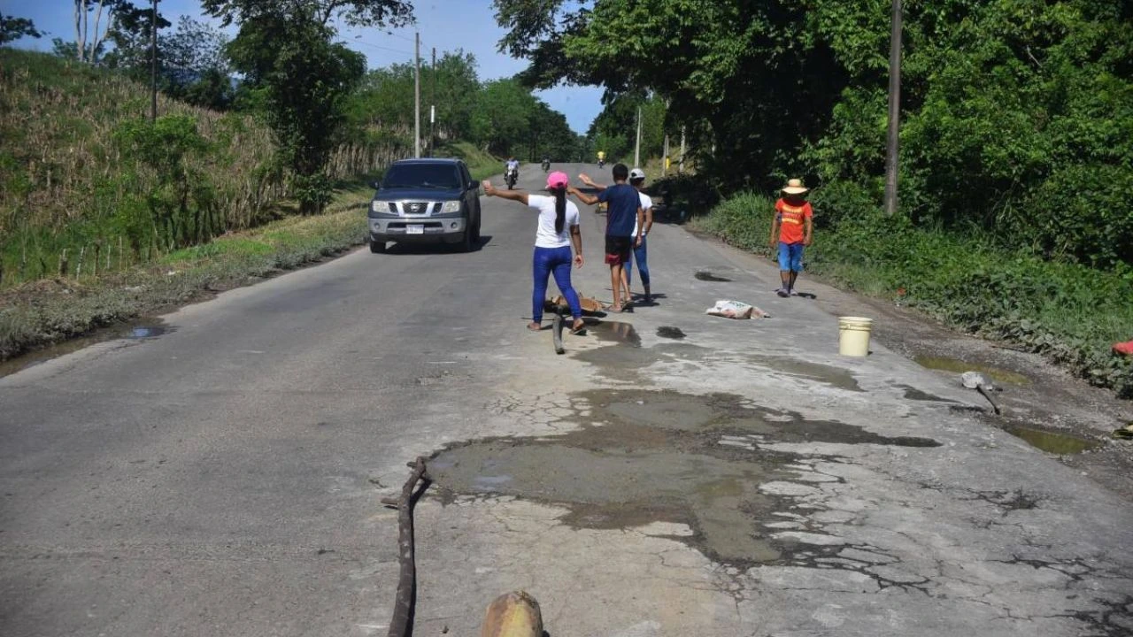 Imagen Principal de Nota: España aprueba crédito de $79.8 millones para corredor vial CA-13 en Honduras