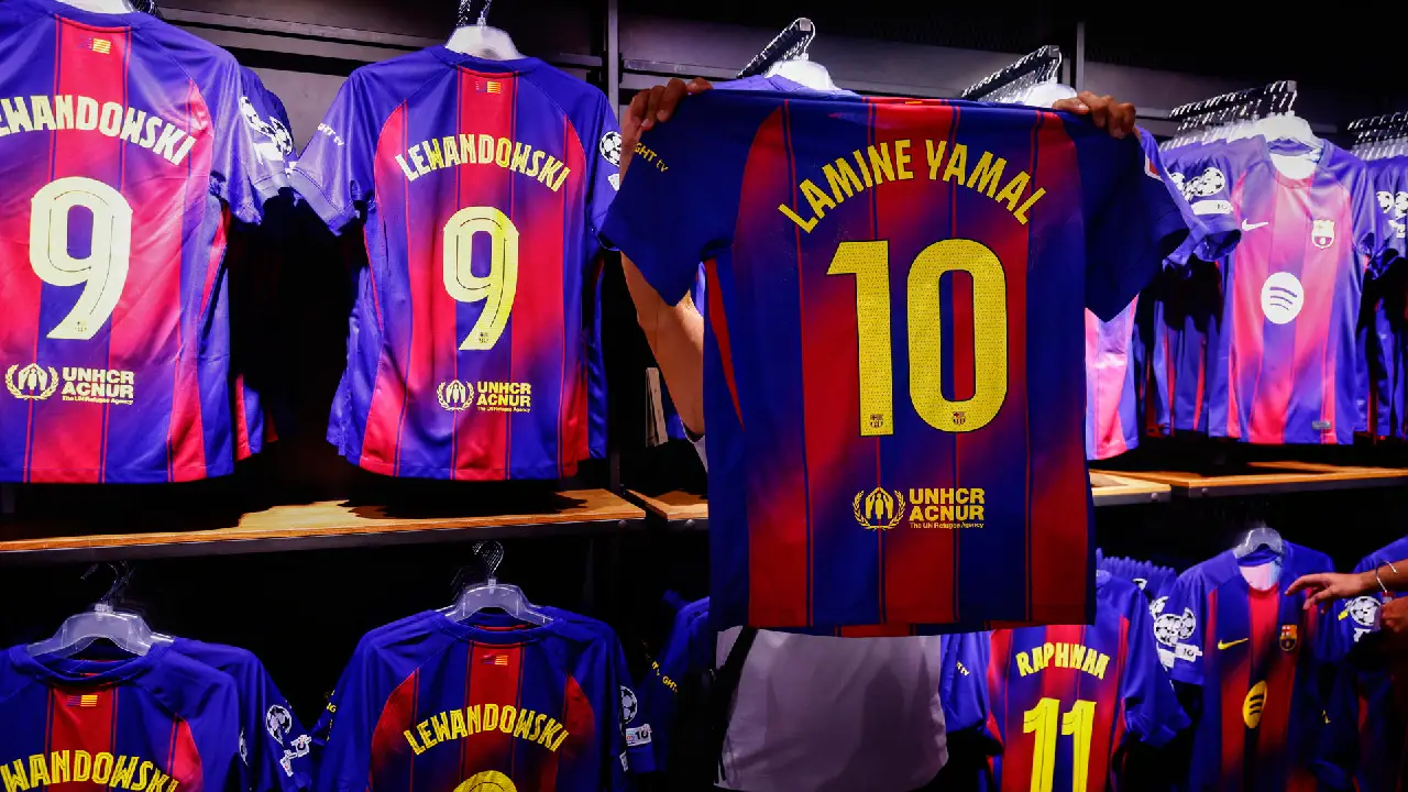 Lamine Yamal heredará el '10' de Messi, Maradona, Ronaldinho y Romario Imagen de Lamine Yamal heredará el '10' de Messi, Maradona, Ronaldinho y Romario