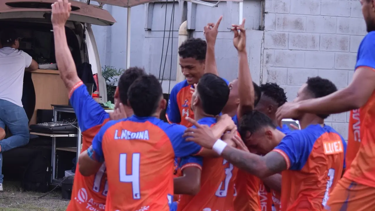 Imagen de Lobos se impone 2-1 al Génesis y logra los 3 primeros puntos en el Apertura