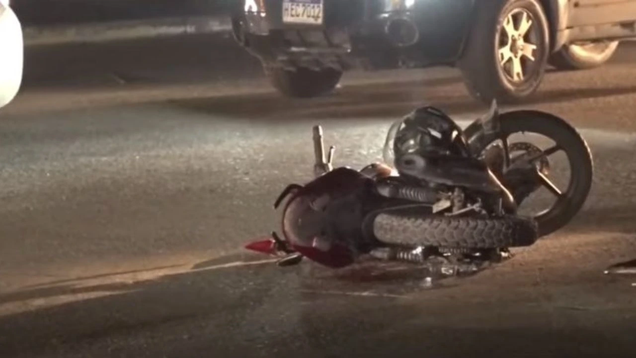 Imagen Principal de Nota: Muere motociclista en Tocoa tras triple colisión; indagan si hacía piques