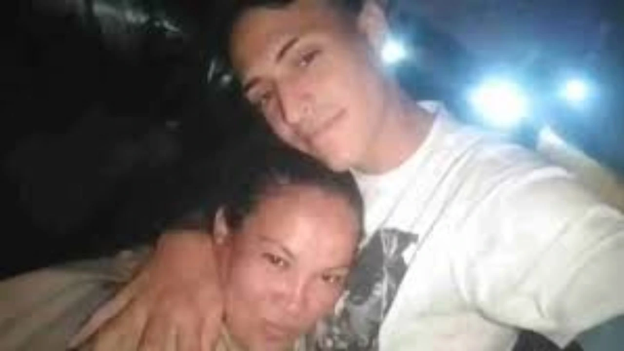 Imagen Principal de Nota: Mujer se enamoró de reo y él mató a su madre, hija y a ella al salir de prisión