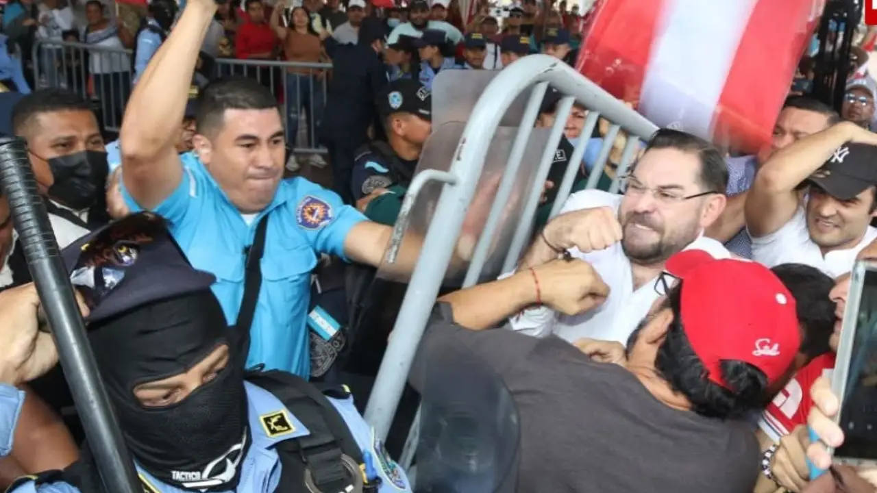 Imagen de Policía investigará disturbios en el Congreso; liberales denuncian ‘represión’