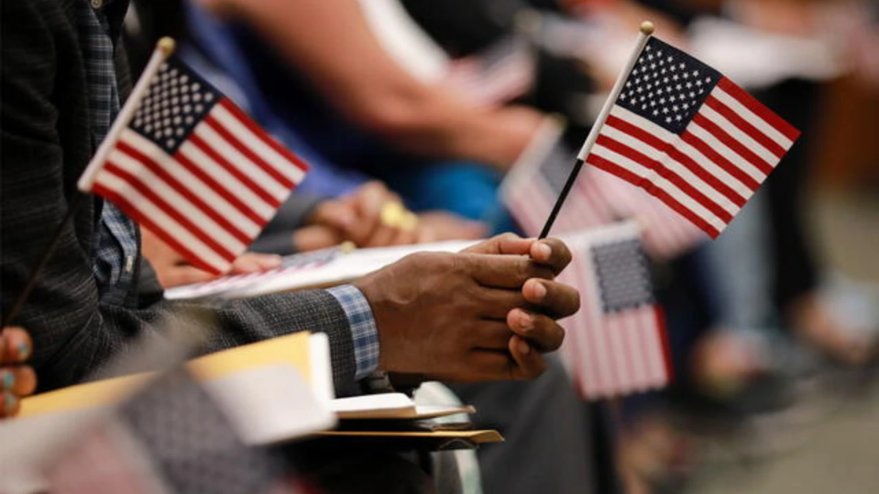 Imagen Principal de Nota: Estas personas podrán obtener ciudadanía de Estados Unidos sin examen de inglés