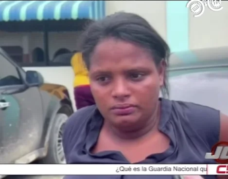 Pareja de Melanio López Núñez dando declaraciones a los medios 