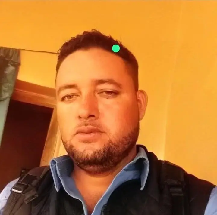 motociclista que muere decapitado por cable del tendido eléctrico en Olancho