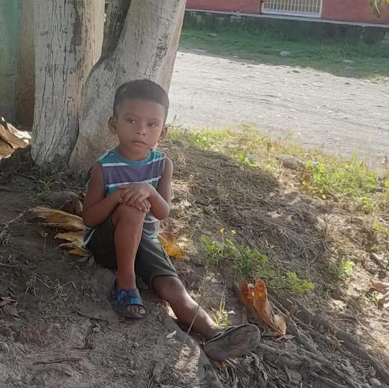 Niño abandonado por su padre en Tocoa