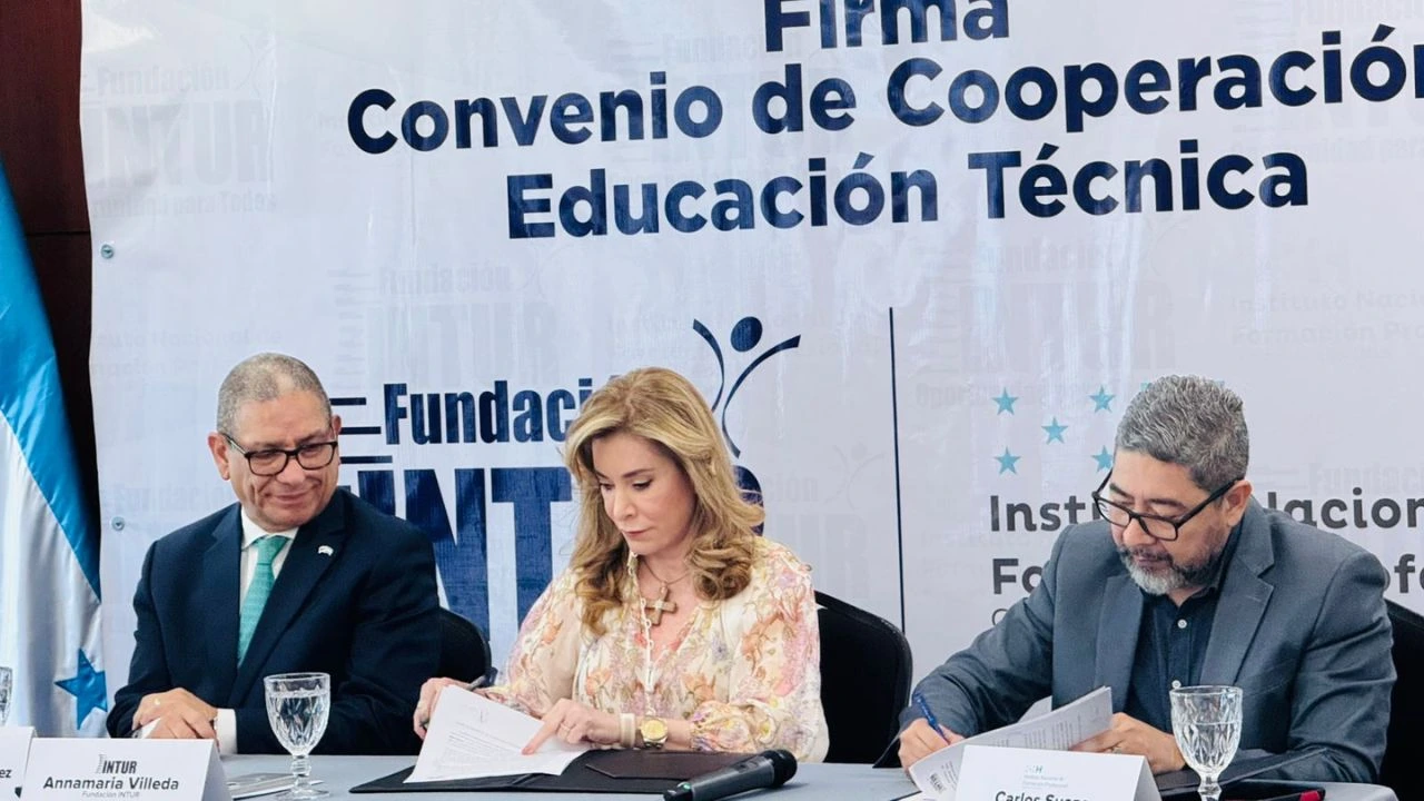 Imagen Principal de Nota: Fundación Intur e Infop firman convenio para impulsar formación técnica y empleo