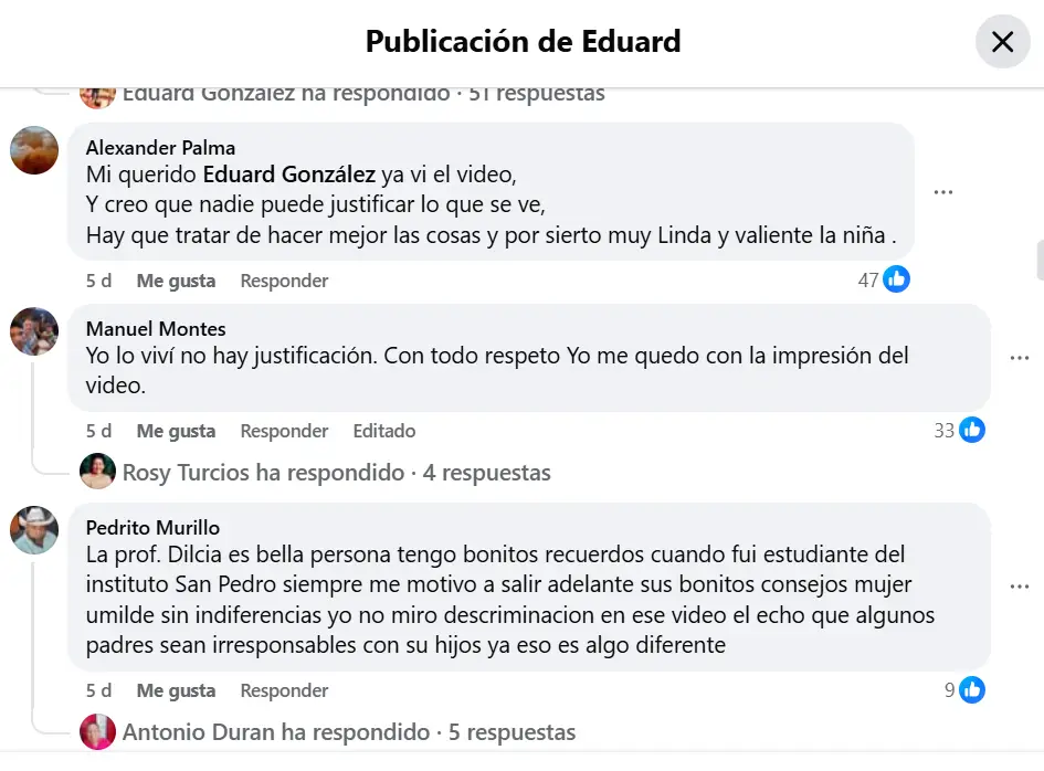 Comentarios de usuarios de Facebook.