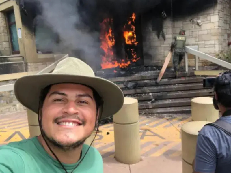 El embajador argentino lamentó que alguien que participa en un "acto vandálico" contra una embajada sea recibido en la "casa de la democracia de las Américas". Foto: cortesía de redes sociales 