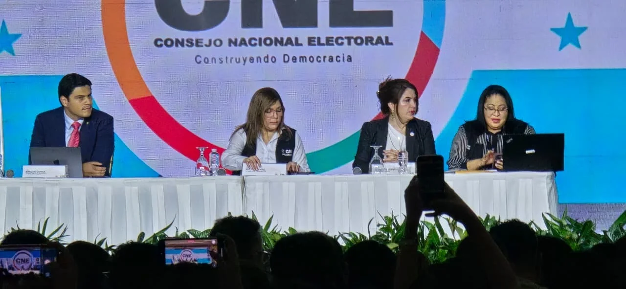 Foto de los tres consejeros del Consejo Ncaional Electoral 2025
