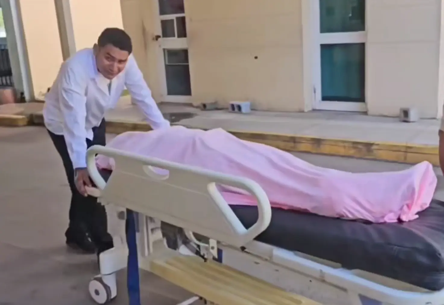 Foto del esposo de la hondureña que murió tras dar a luz en Danlí 