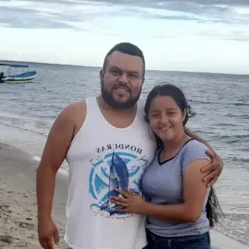 Wilmer Gálvez junto a su hija Angie