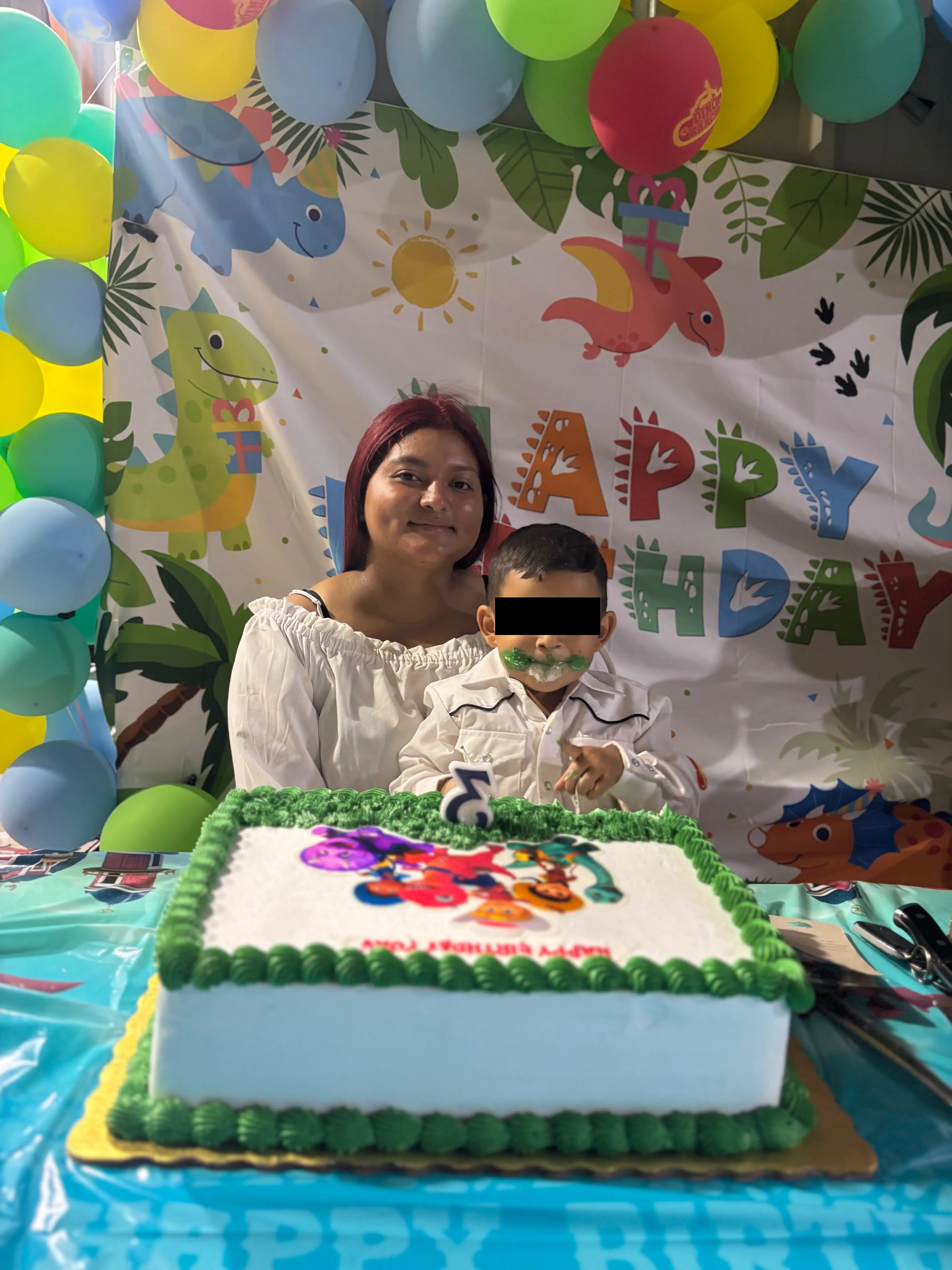 Karen, la hondureña víctima masacre Texas, con su hijo