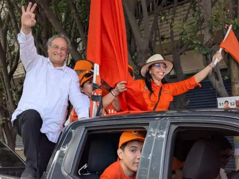 Nelson Ávila en cierre de campaña