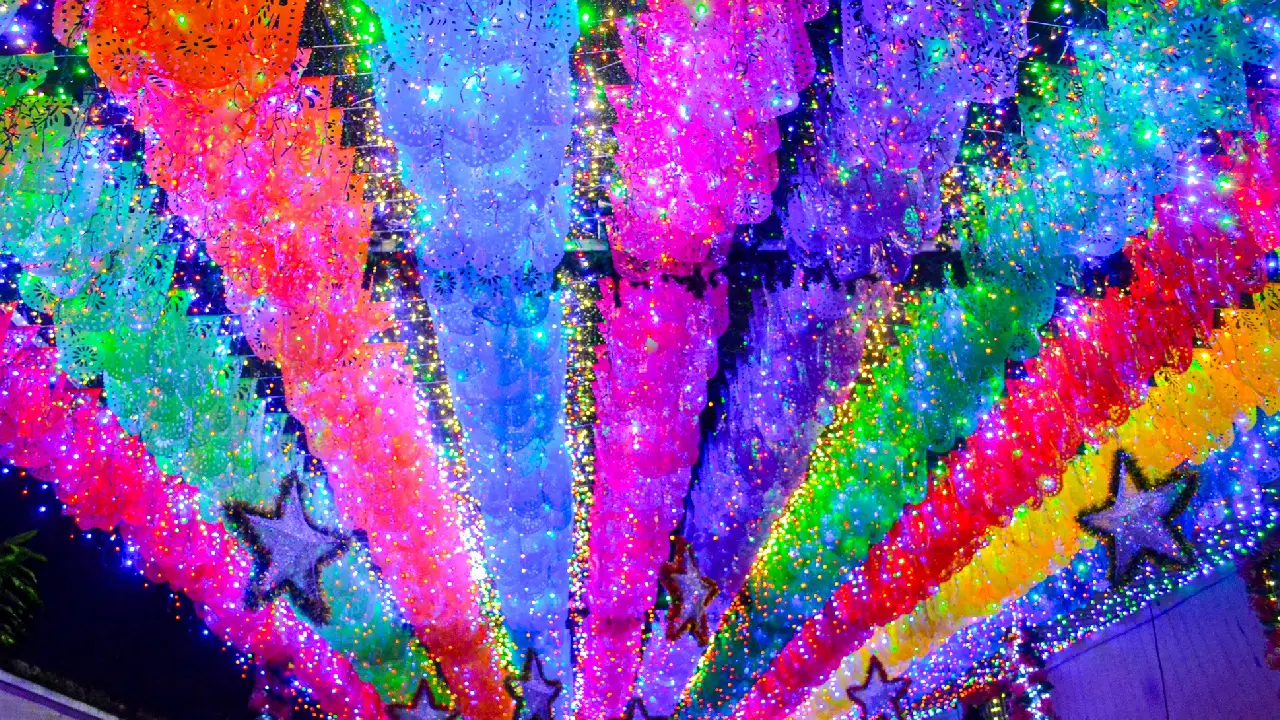  Girnaldas de colores decoran varios paseos en el centro de Comayagua