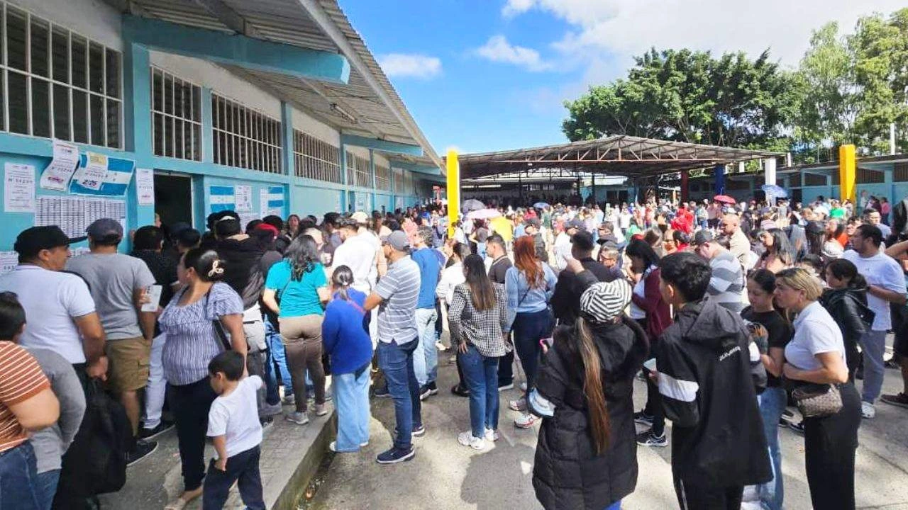 Cuando quedarse en casa no fue opción: Honduras vota en masa Imagen de Cuando quedarse en casa no fue opción: Honduras vota en masa