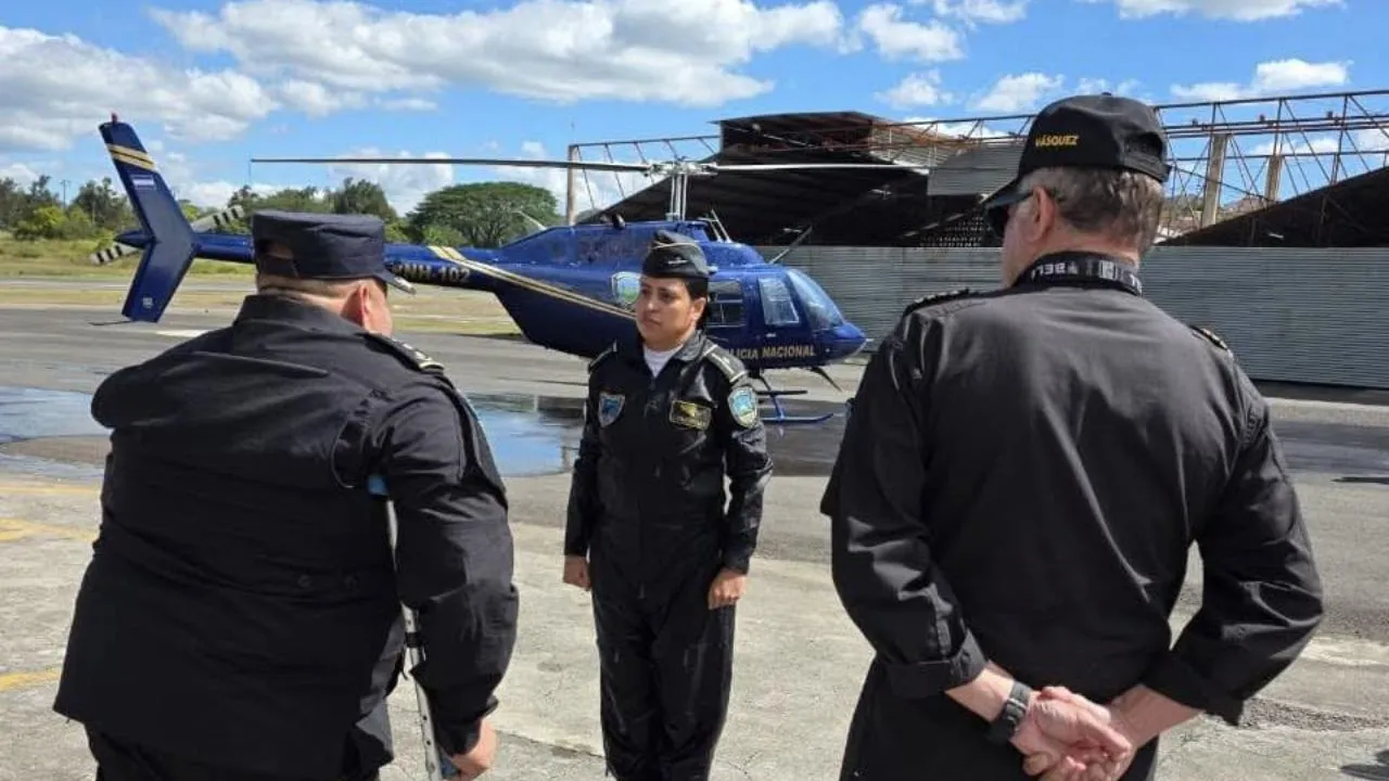 Denia Contreras hace historia como primera mujer piloto de la Policía Nacional