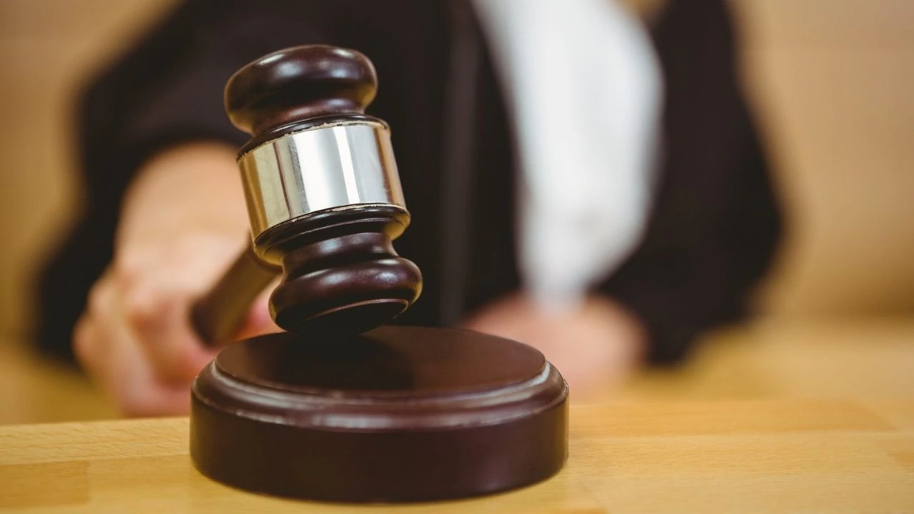 Madre recibe cadena perpetua por matar a sus hijos y ocultarlos en maletas