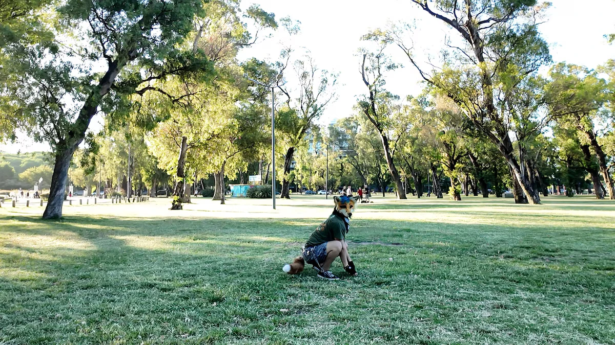 "Me gusta cavar, fingir que cazo animales, me encanta correr", expresó el entrevistado. Foto: cortesía de Infobae
