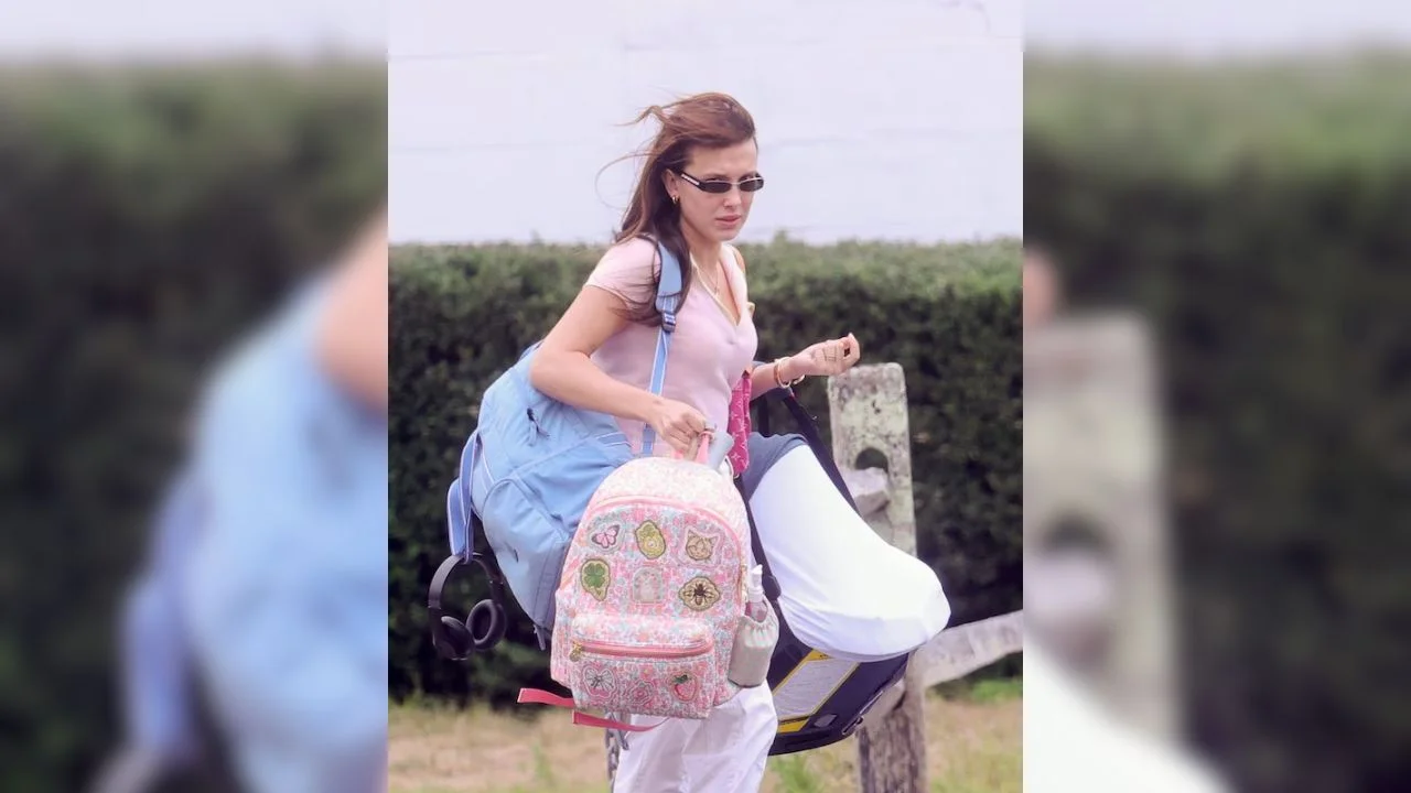 Millie Bobby Brown cargando una pañalera
