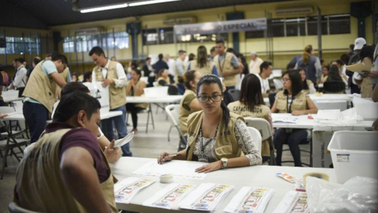 Actas electorales vuelven al CNE y abren la etapa más sensible del conteo