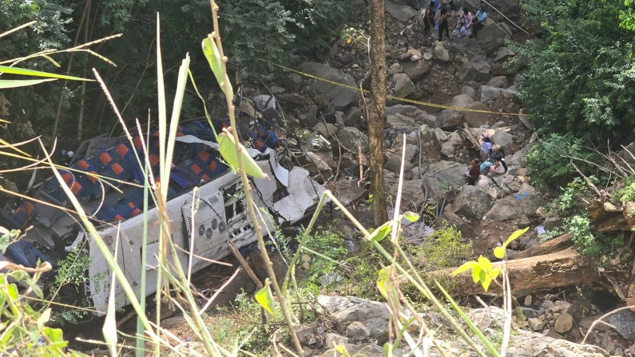 Imagen de Bus con estudiantes cae a un abismo deja 16 muertos y 20 heridos en Colombia