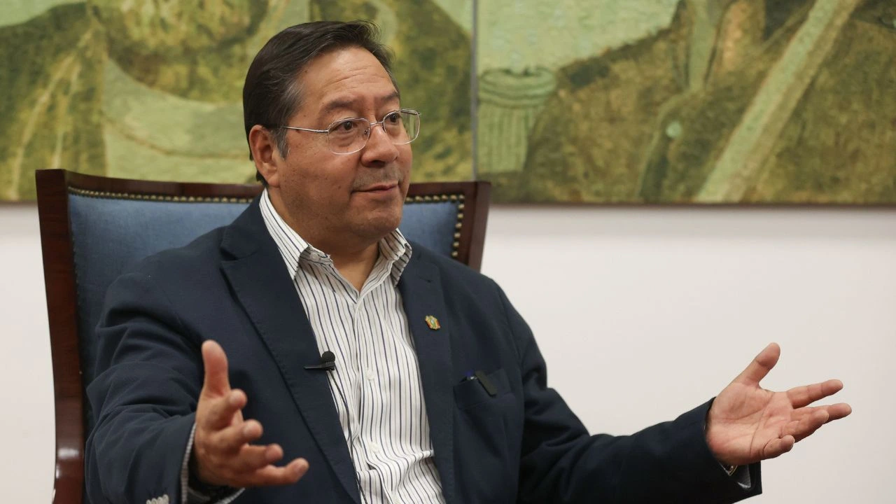 Detienen a expresidente de Bolivia, Luis Arce, y lo trasladan a celdas policiales Detienen a expresidente de Bolivia, Luis Arce, y lo trasladan a celdas policiales