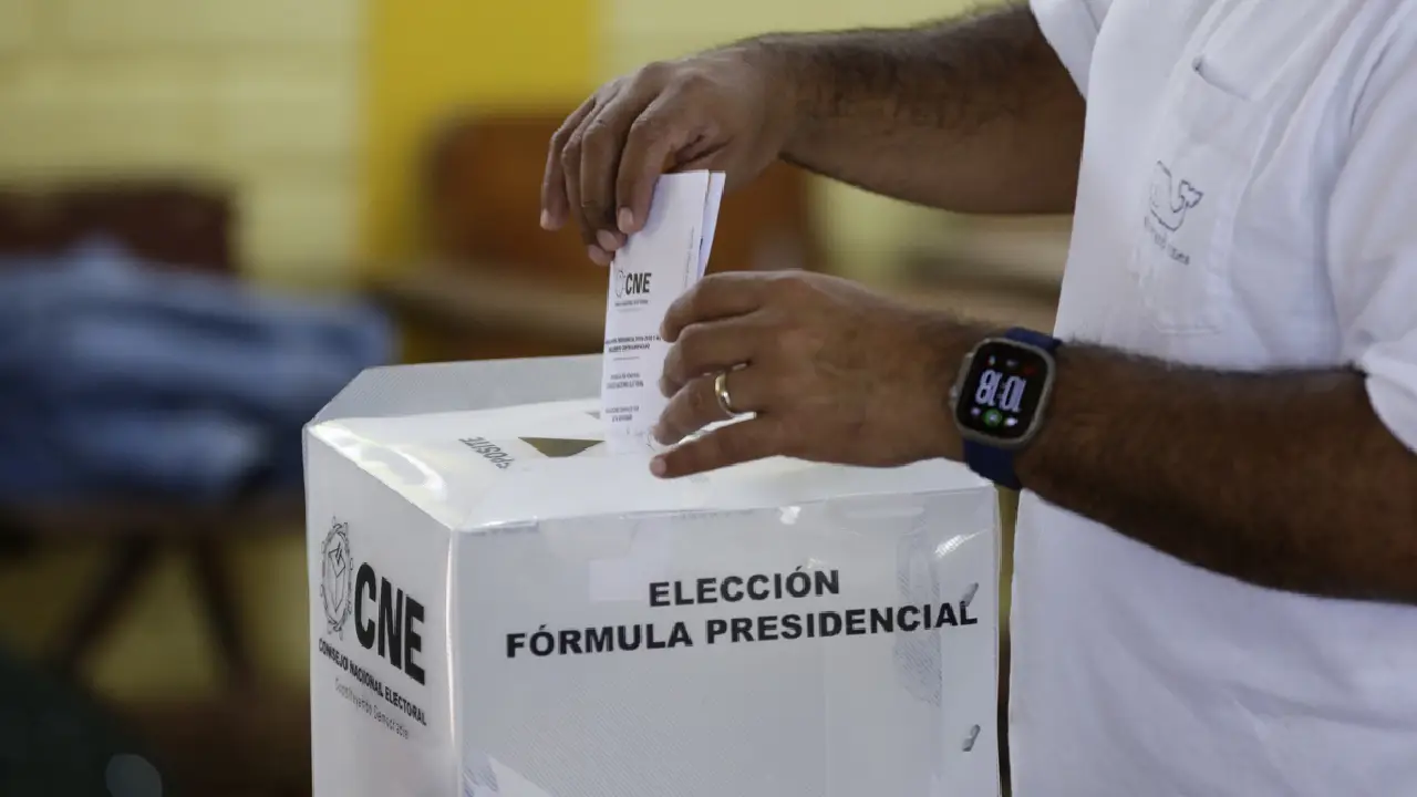 Expertos sugieren segunda vuelta ante estrecho margen en elecciones de Honduras