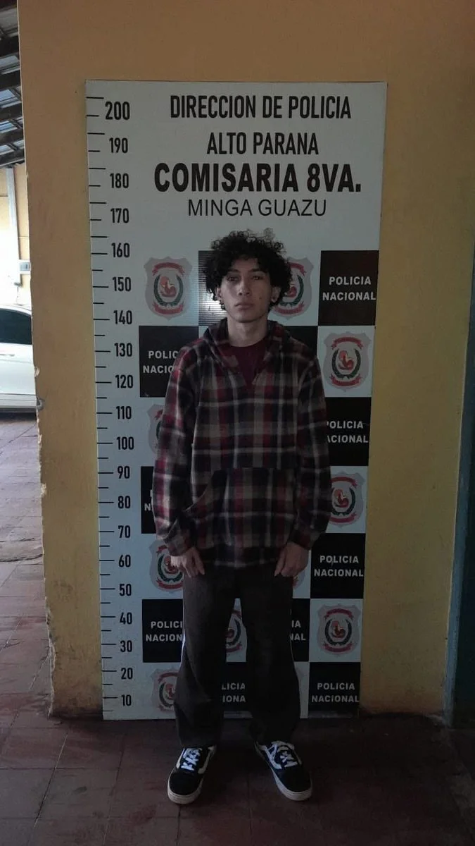 La intervención se realizó tras viralizarse un video donde el joven se colocaba frente a vehículos en circulación, poniendo en riesgo su vida y la de terceros. Foto: cortesía de redes sociales 