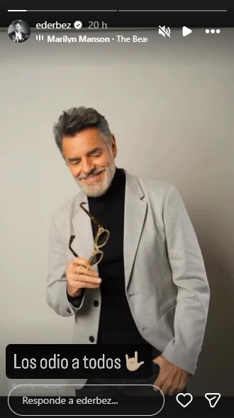 Eugenio Derbez con camisa negra y blazer gris