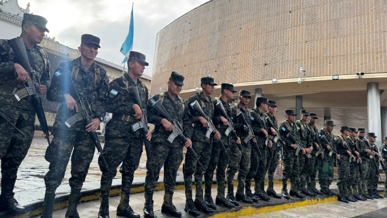 Militares resguardan el Congreso Nacional 