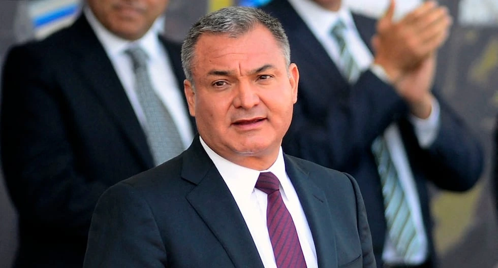 ¿Quién es Conrado Sol en la vida real y a quién representa en la serie ...