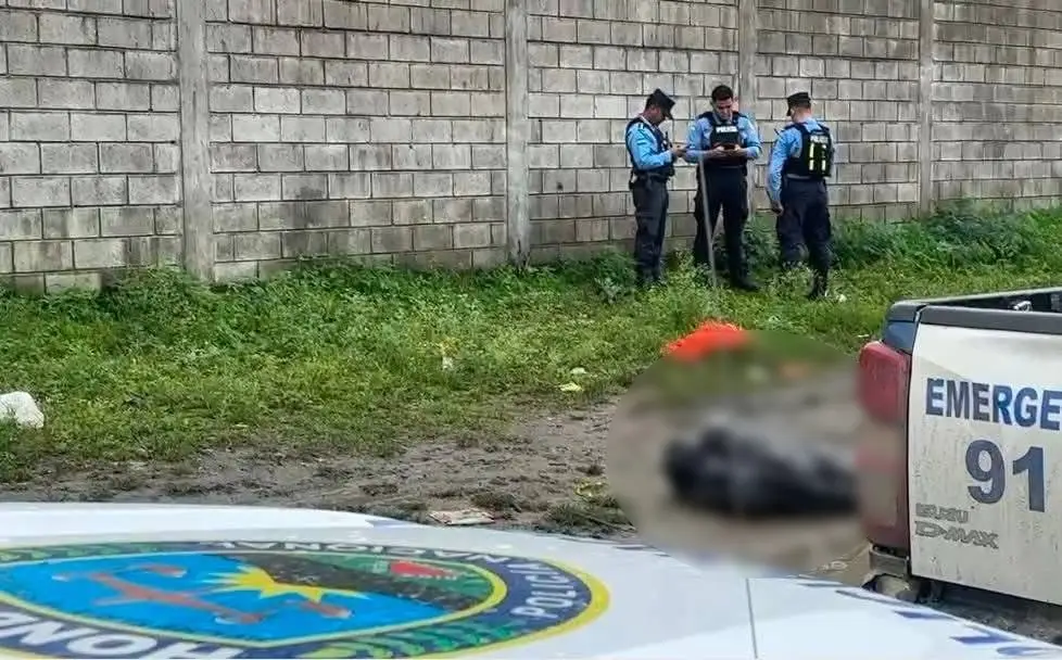 Lugar donde fue encontrado el joven embolsado en Puerto Cortés
