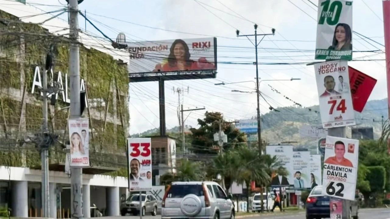 Imagen de Afiches políticos: la campaña que se niega a irse de la capital hondureña