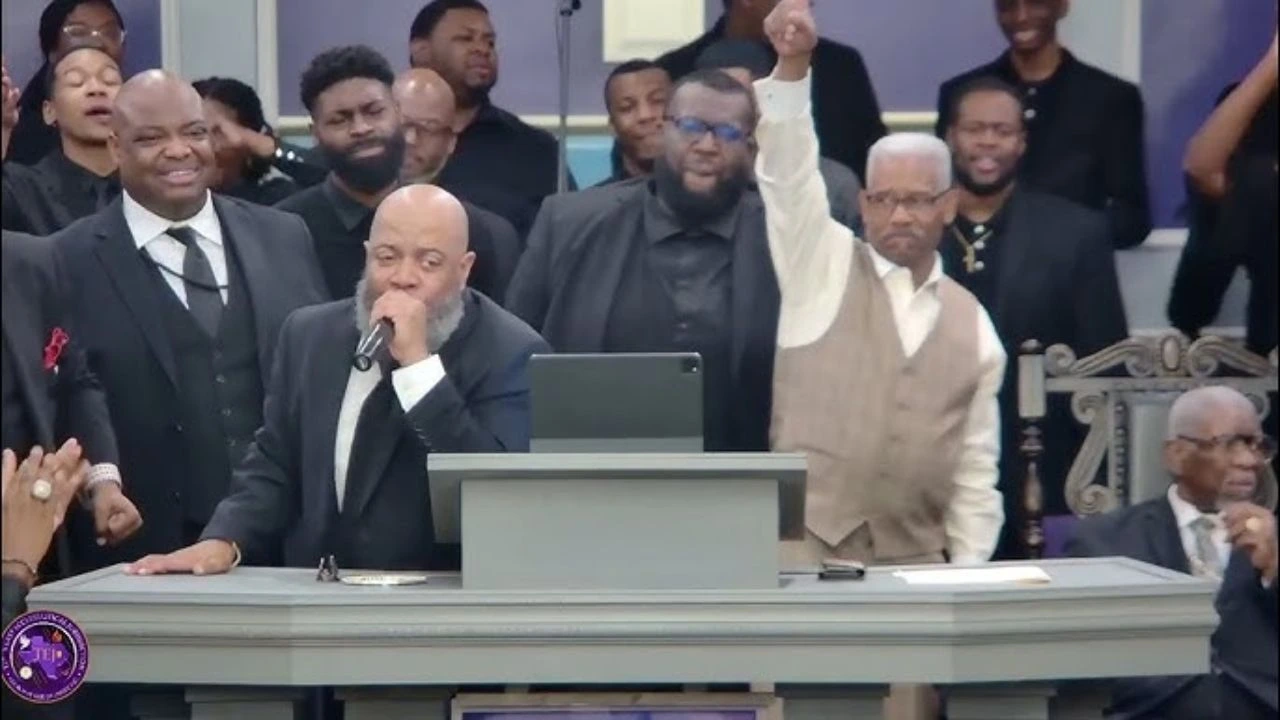 Pastor pide a congregación ,000 en 90 segundos para hacer millonario a un miembro