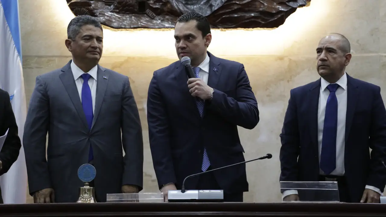 Tomás Zambrano durante la elección de Junta Provisional del Congreso Nacional.