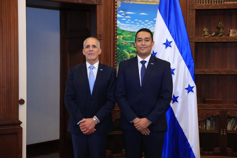 Presidente Nasry Asafura y Lester Octavio Carías Arias, subdirector ejecutivo del 911.
