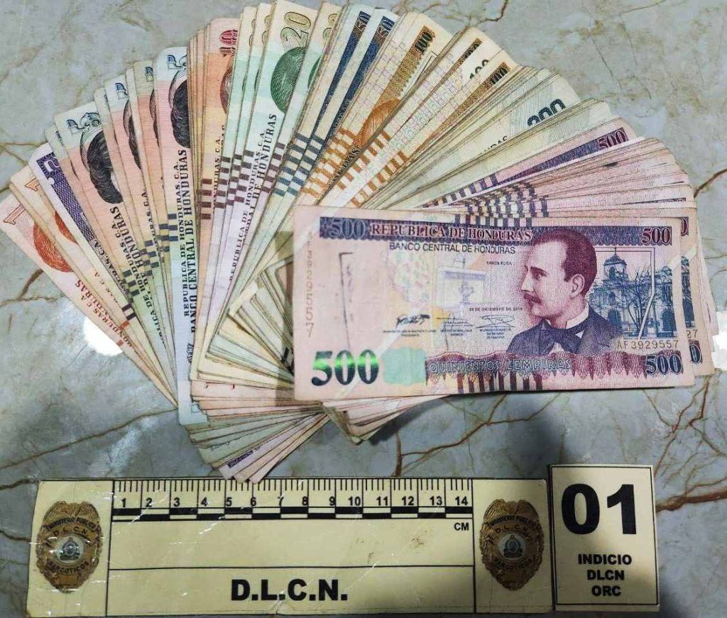 Dinero decomisado en Ajuterique
