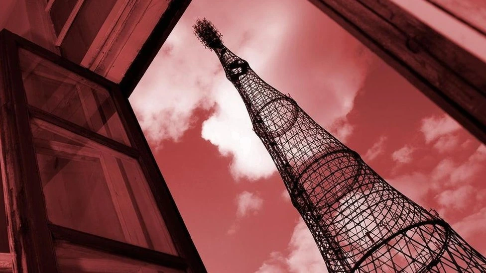 Imagen de referencia de una antena de radiodifusión.