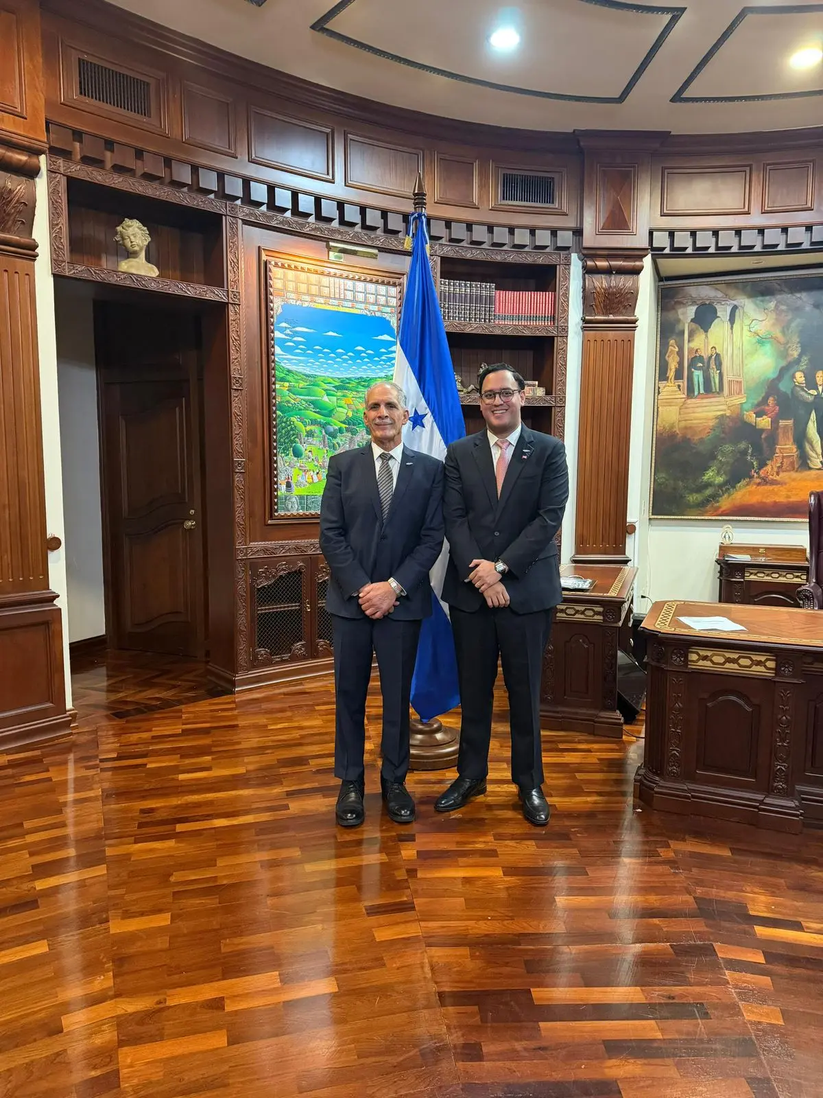 Raúl Valladares junto a Papi a la Orden 