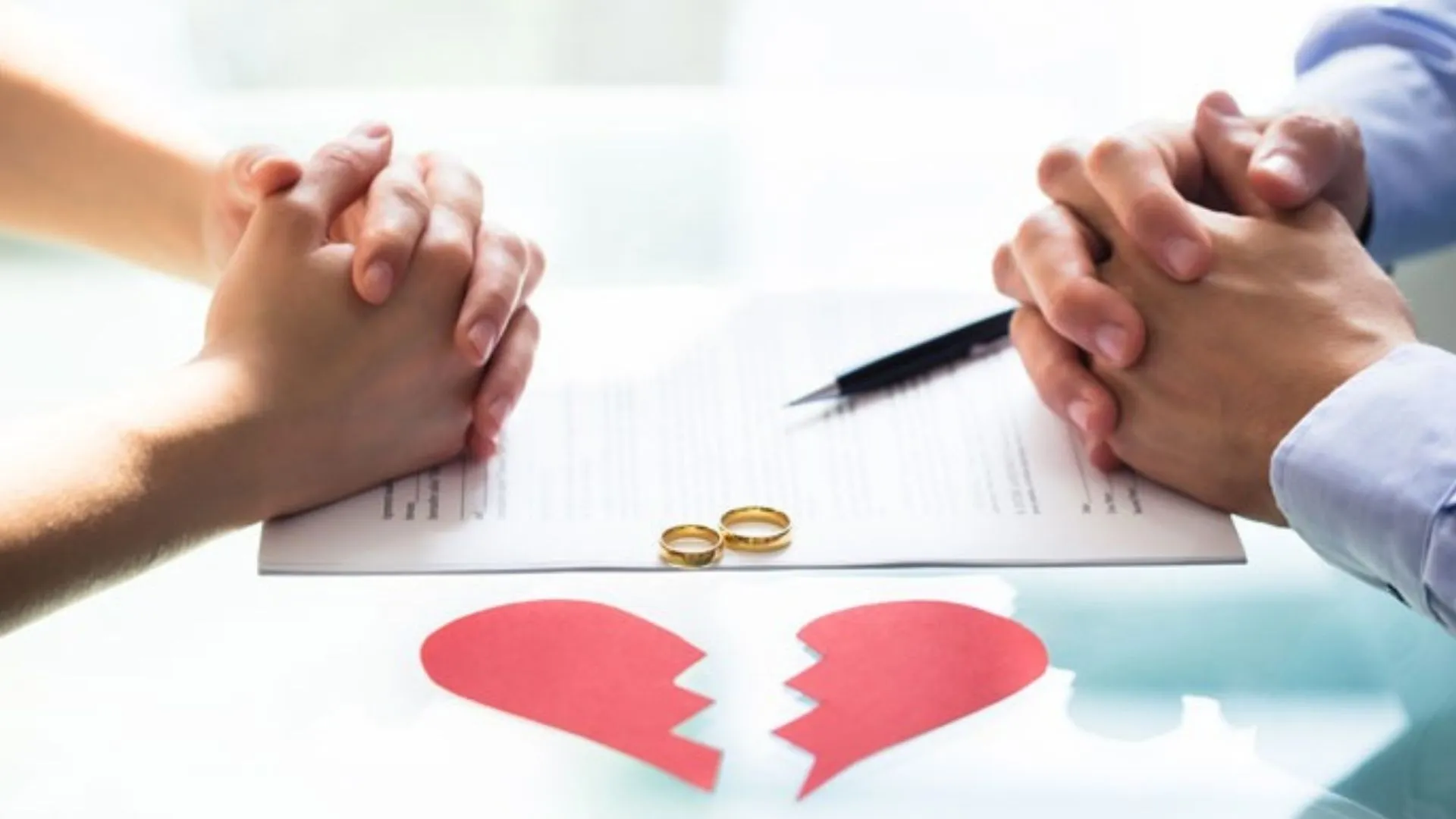 Divorcio pareja y papales