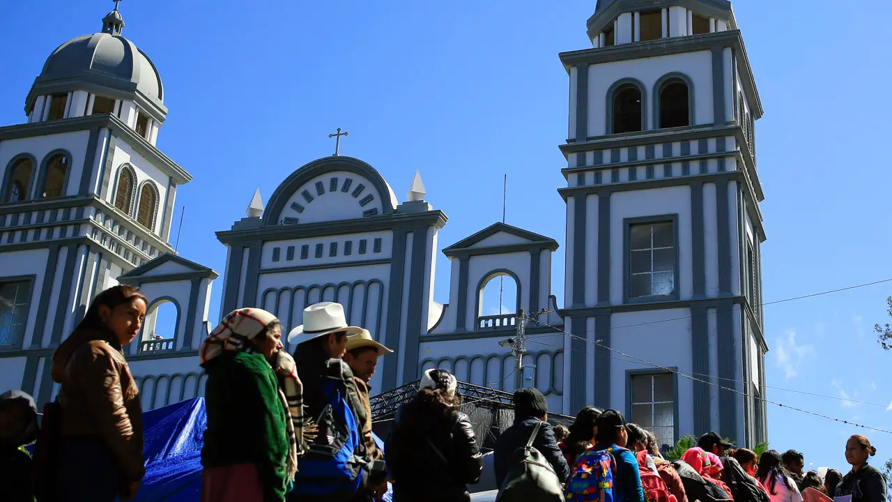 Hondureños visitan la Basílica de Suyapa