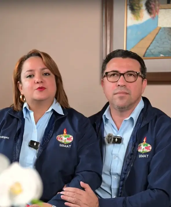 Foto del hondureño infiel y de su esposa a quien Dios lo transformó