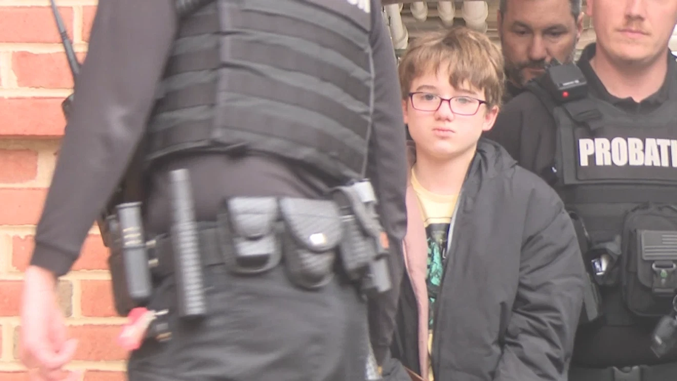 Foto del menor que mató a su padre durante su juicio