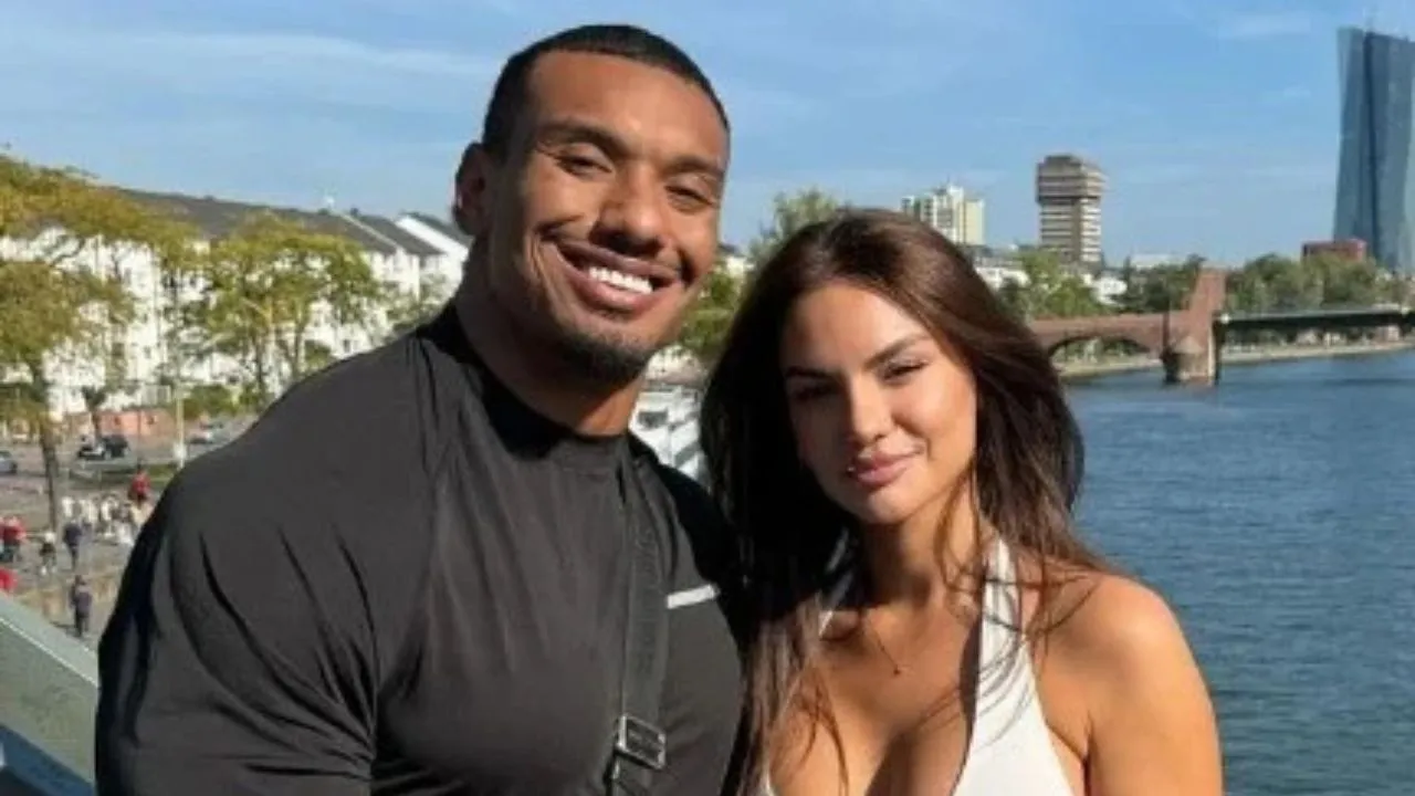 Larry Wheels con camisa negra y su esposa Sheyla Williams con una blusa blanca