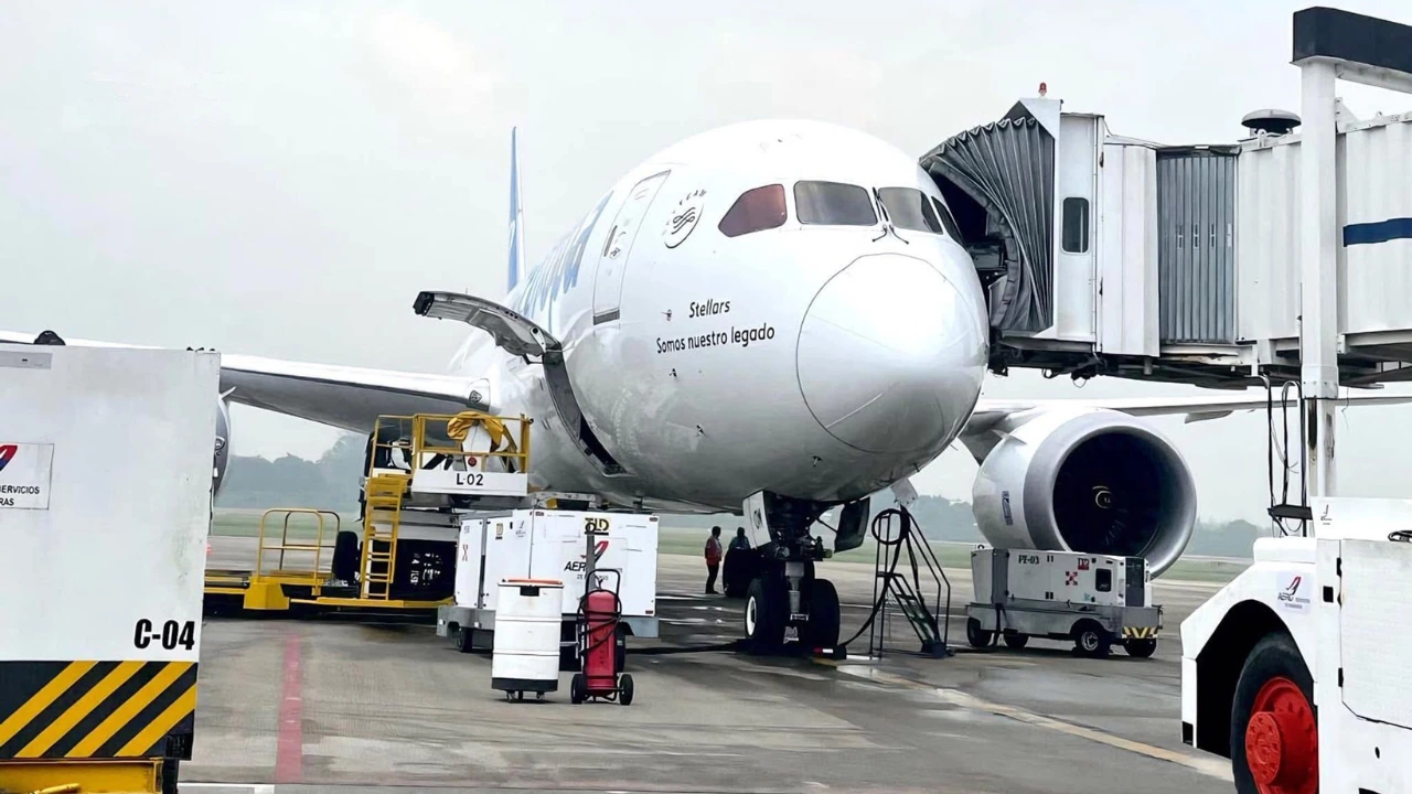 Falla mecánica en avión deja varados a cientos de hondureños que viajaban a España