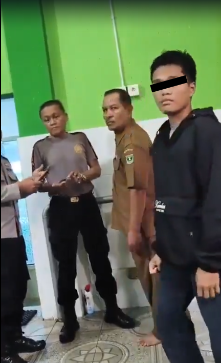 profesor y alumno que estaban en el baño 