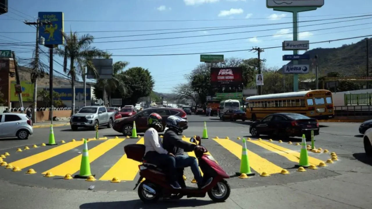 Rotonda ubicada en la salida al sur.