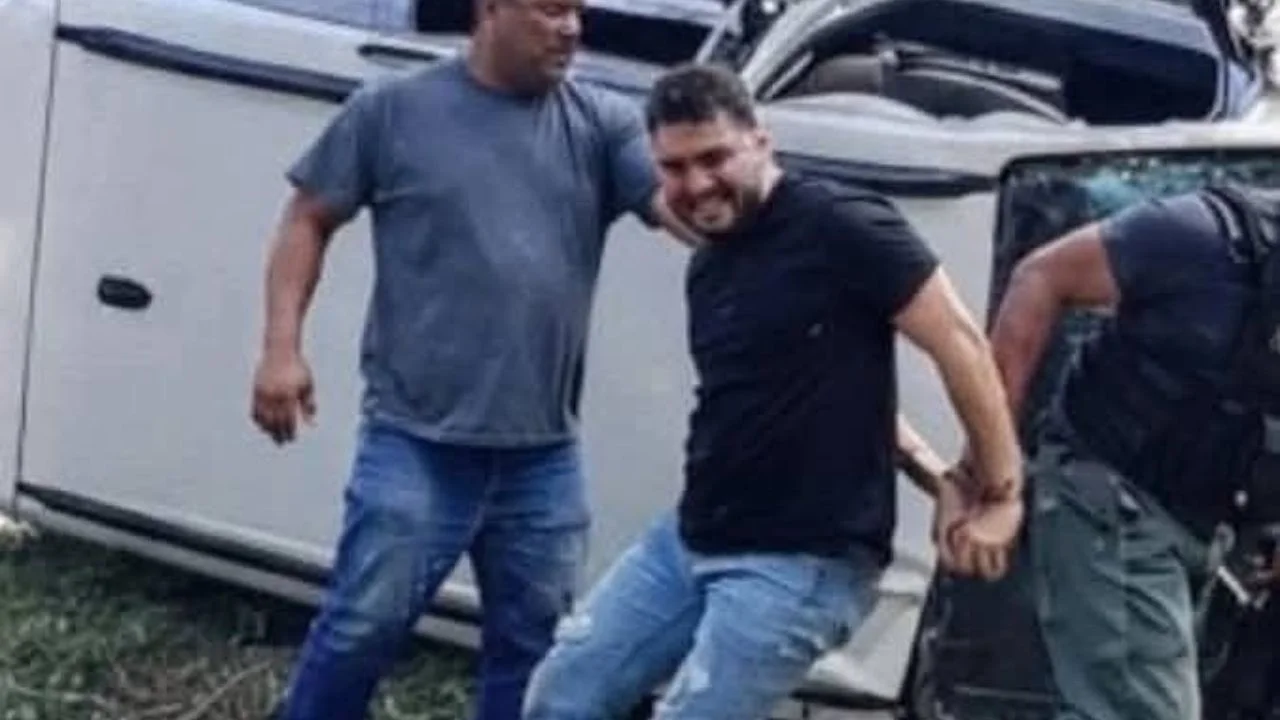 Denis Galván siendo capturado. 