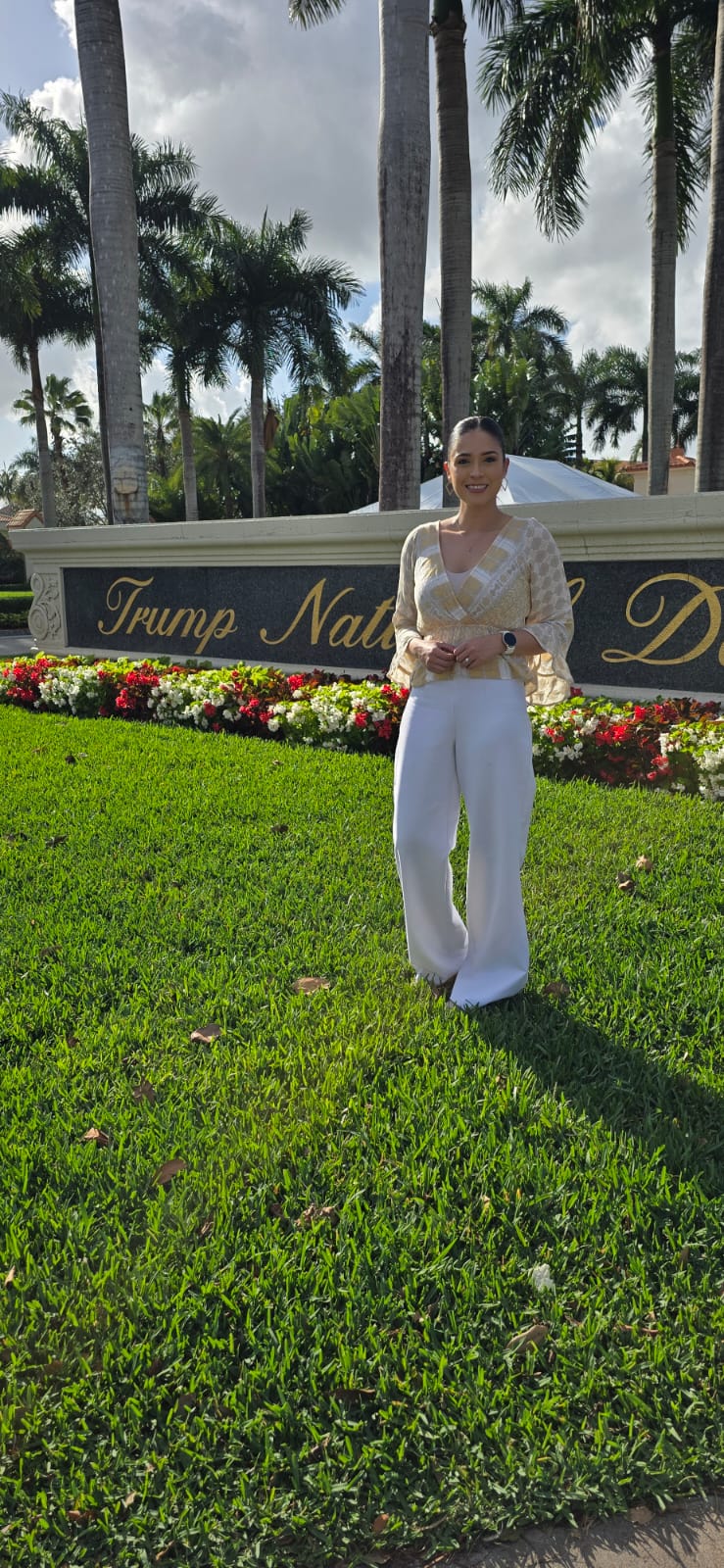 Andrea Hernández, enviada especial de tunota a la Cumbre de las Américas, en el Trump National Doral Miami.